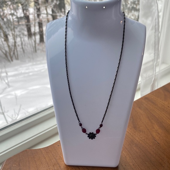 Vintage bronze gold Red Beaded Necklace with Floral crystal red Accent - Picture 6 of 6